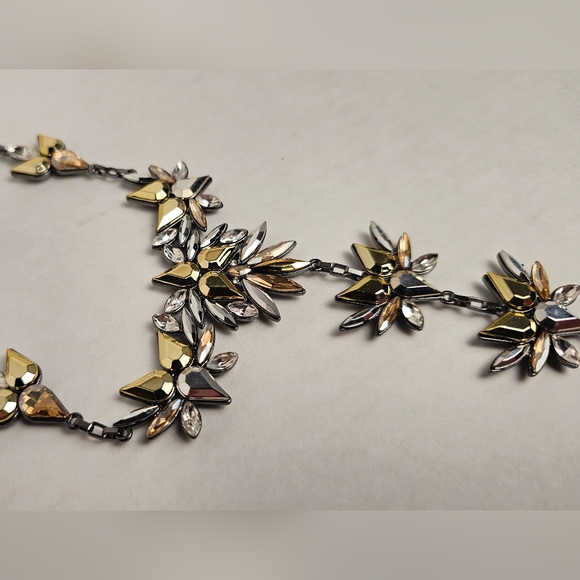 [EXPRESS] Elegant Gold & Silver Floral Statement Necklace ○●Choker // Collar●○ - Picture 12 of 16